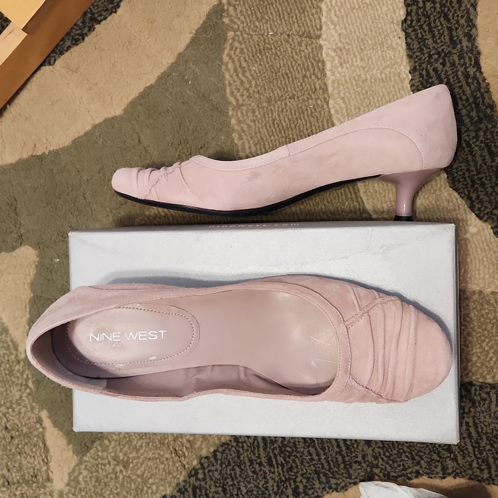 Women's pink suede NineWest pumps